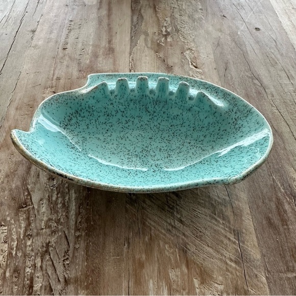 California Original Turquoise Speckled Ashtray Freeform Shape 608T Mark MCM - Picture 2 of 8